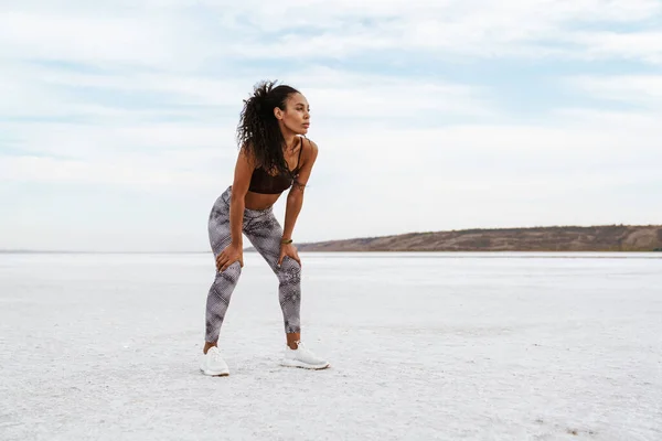 Image Athletic African American Sportswoman Resting While Working Out Nature — Stock Photo, Image