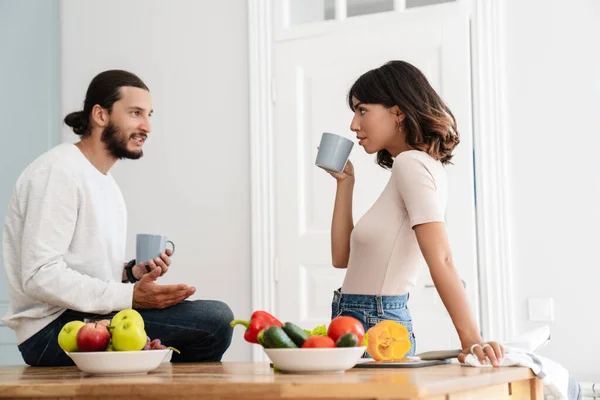 Image Cute Caucasian Couple Talking While Drinking Coffee Home Kitchen — Stock Photo, Image