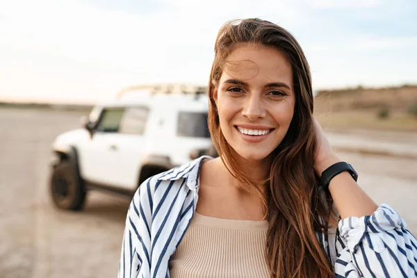 Attractive Young Woman Walking Beach Her Car Background Close — Stock Photo, Image