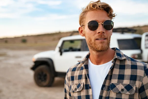 Confident Young Man Walking Beach His Car Background — Stock Photo, Image