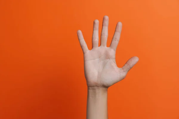 Mano Mujer Sobre Fondo Aislado Mostrando Palma — Foto de Stock