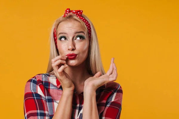 Afbeelding Van Gelukkig Mooi Pin Meisje Dromen Kijken Naar Boven — Stockfoto