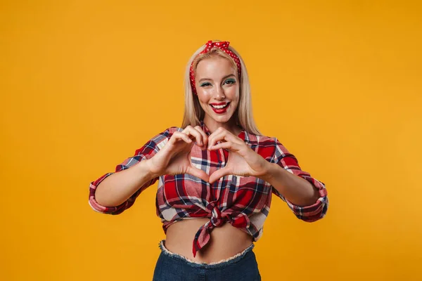 Image Happy Beautiful Pinup Girl Showing Heart Gesture Isolated Yellow — Stock Photo, Image