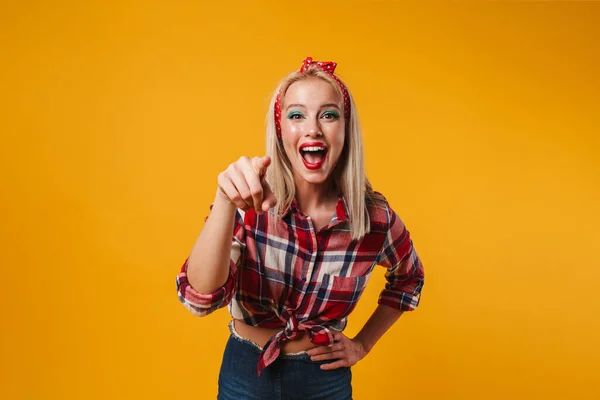 Image Cheerful Beautiful Pinup Girl Smiling Pointing Finger Camera Isolated — ストック写真