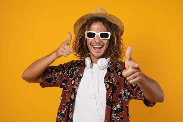 Image Cheerful Young Man Sunglasses Hat Pointing Fingers Camera Isolated — Stock fotografie