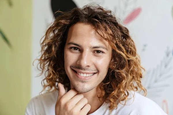 Image Smiling Young Handsome Curly Man Indoors Home Looking Camera — Stock Photo, Image
