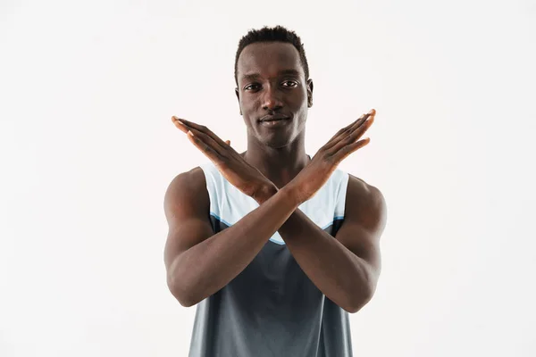Χαρούμενος Αθλητικός Αφροαμερικάνος Αθλητής Δείχνει Στάση Χειρονομία Απομονώνονται Λευκό Φόντο — Φωτογραφία Αρχείου