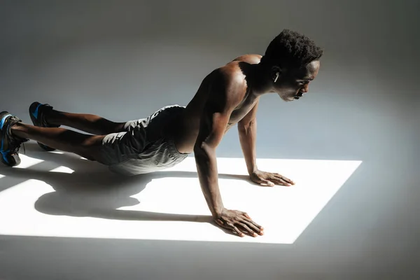 Young African American Sportsman Earphones Doing Exercise While Working Out — Stock Photo, Image