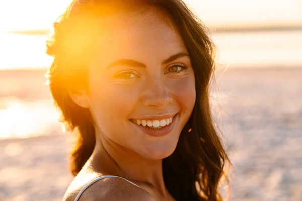 Portrait Beautiful Smiling Girl Close Beach — Stock Photo, Image