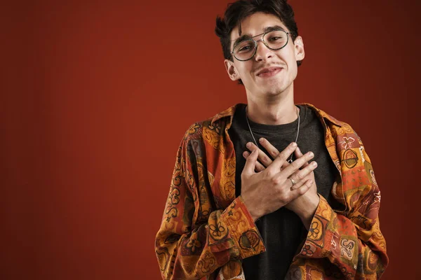 Großaufnahme Eines Lächelnden Jungen Teenagers Mit Brille Der Isoliert Vor — Stockfoto