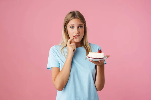 Confuso Caucásico Agradable Chica Posando Con Pastel Cumpleaños Aislado Sobre — Foto de Stock