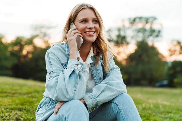 Nice Happy Woman Smiling Talking Mobile Phone While Sitting Green — Stock Photo, Image