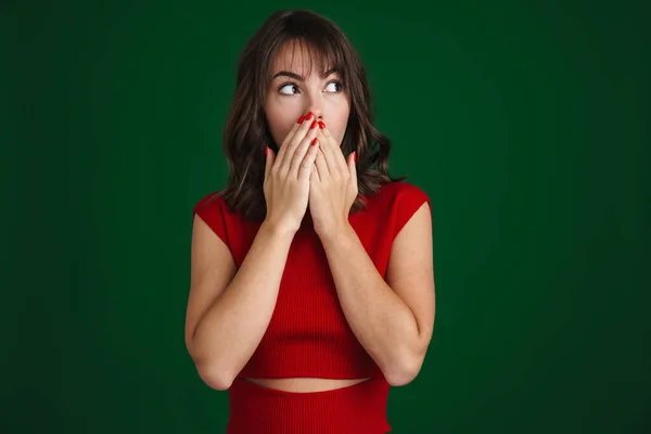 Beautiful Surprised Brunette Girl Covering Her Mouth Looking Aside Isolated — Fotografia de Stock