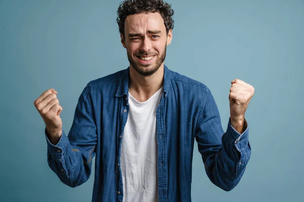 Chico Guapo Infeliz Posando Con Los Puños Cámara Aislado Sobre —  Fotos de Stock