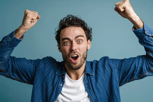 Excited Caucasian Guy Screaming Making Winner Gesture Isolated Blue Background — Stock Photo, Image