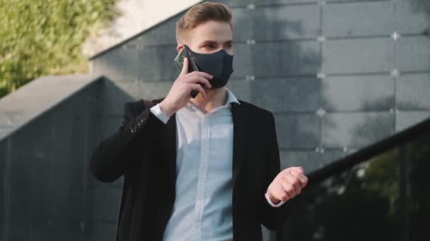 Good Looking Businessman Wearing Protective Mask Talking Phone Standing — Stock Video