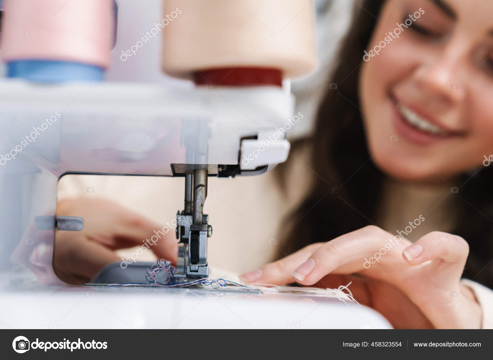 collar vena Persona a cargo del juego deportivo Agradable Costurera Chica Feliz Sonriendo Mientras Trabaja Con Máquina Coser: fotografía de stock © Vadymvdrobot #458323554 | Depositphotos collar vena Persona a cargo del juego deportivo Agradable Costurera Chica Feliz Sonriendo Mientras Trabaja Con Máquina Coser: fotografía de stock © Vadymvdrobot #458323554 | Depositphotos