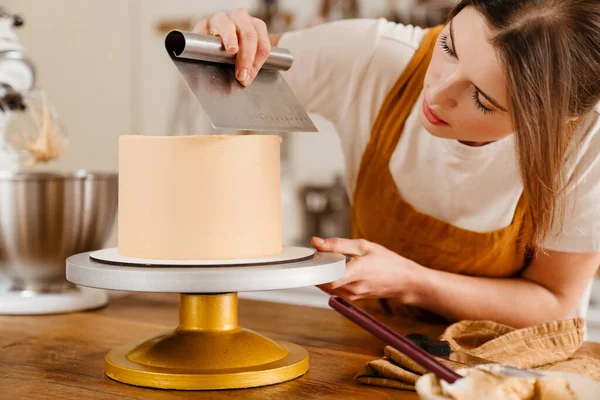 Beautiful Concentrated Pastry Chef Woman Making Cake Cream Cozy Kitchen — Stock Photo, Image