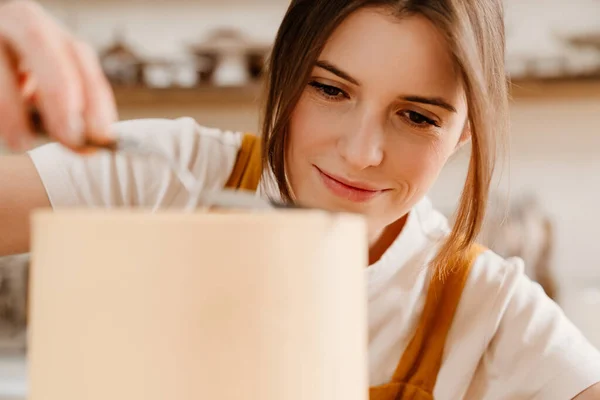 Beautiful Pleased Pastry Chef Woman Making Cake Cream Cozy Kitchen — Stock Photo, Image