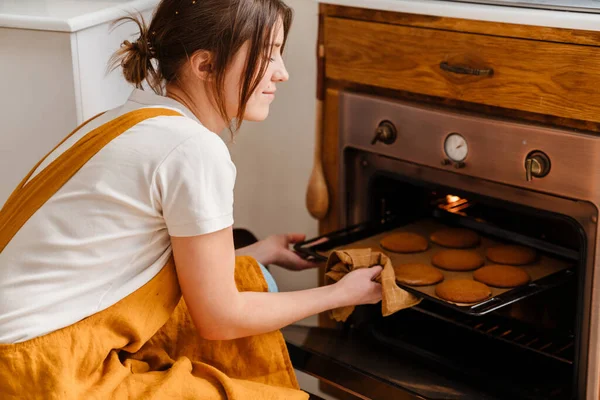 Caucasian Pleased Pastry Chef Woman Baking Cookies Cozy Kitchen — Stock Photo, Image