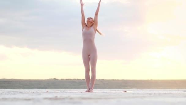 Strong Blonde Woman Doing Yoga Exercises Standing Morning — Stockvideo