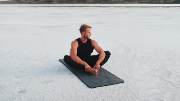 Happy Young Athlete Doing Exercises Training Outdoors Sitting Yoga Mat — Αρχείο Βίντεο