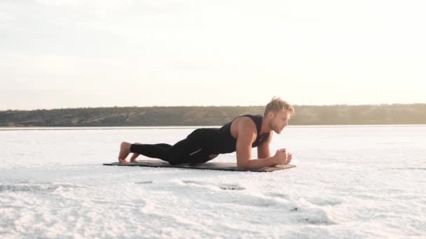 Muscular Young Athlete Doing Plank Exercises Lying Yoga Mat — Vídeo de Stock