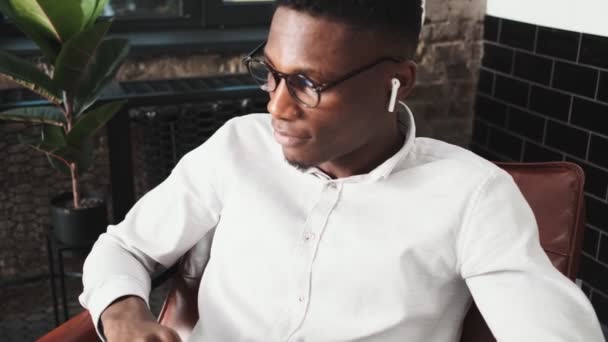 Happy African American Man Wearing Earbuds Listening Music His Laptop — Stock videók