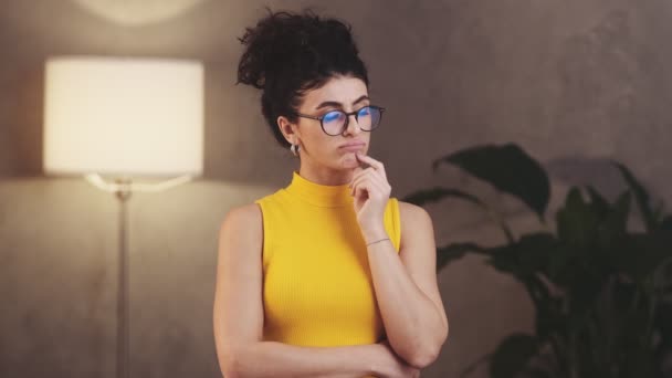 Pensive Woman Glasses Holding Her Hand Chin Shrugging Her Shoulders — Αρχείο Βίντεο