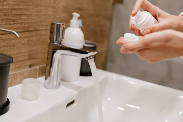 Close Female Hands Holding Bottle Soap Sink Skin Care Treatment — Stock Photo, Image