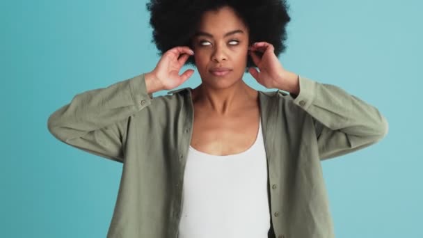 Black Woman Reluctantly Listening Something Covering Her Ears While Saying — Vídeo de Stock