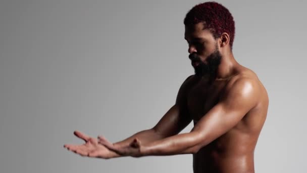 Homme Afro Américain Barbu Moitié Entraîne Des Exercices Boxe Tout — Video