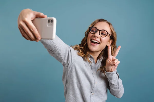 Happy Girl Showing Peace Sign While Taking Selfie Cellphone Isolated — Stock Photo, Image