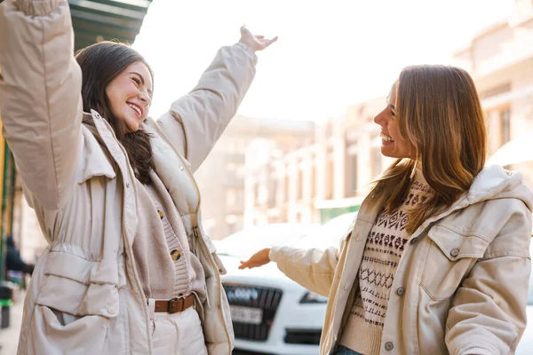 Happy Meeting Two Girlfriends Street — Stock Photo, Image
