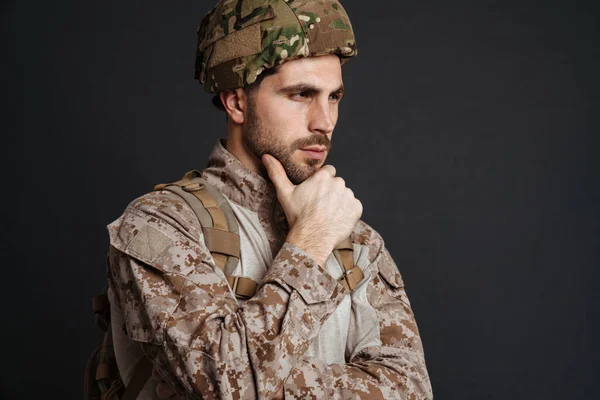 Pensando Homem Militar Masculino Capacete Olhando Para Lado Isolado Sobre — Fotografia de Stock