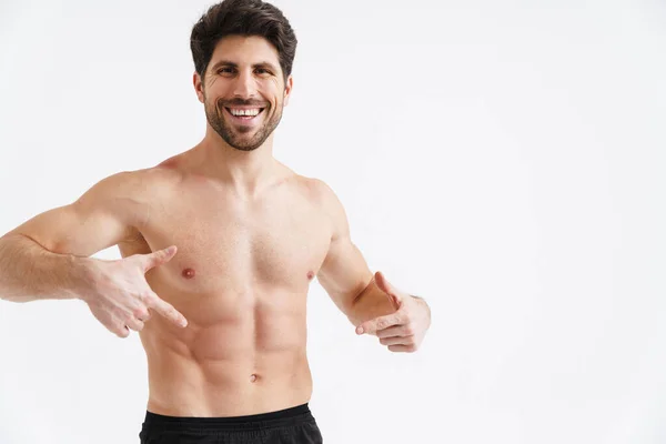 Deportista Alegre Sin Camisa Señalando Sus Abdominales Aislados Sobre Fondo —  Fotos de Stock