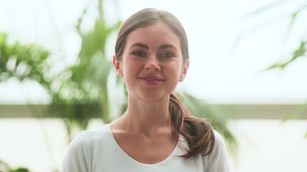 Close View Smiling Woman Looking Camera While Standing Light Garden — Stock video