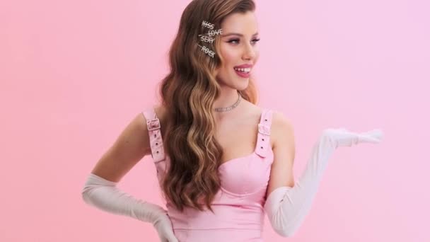 Beautiful Young Woman Wearing Gorgeous Evening Pink Dress Gloves Hairpins — ストック動画