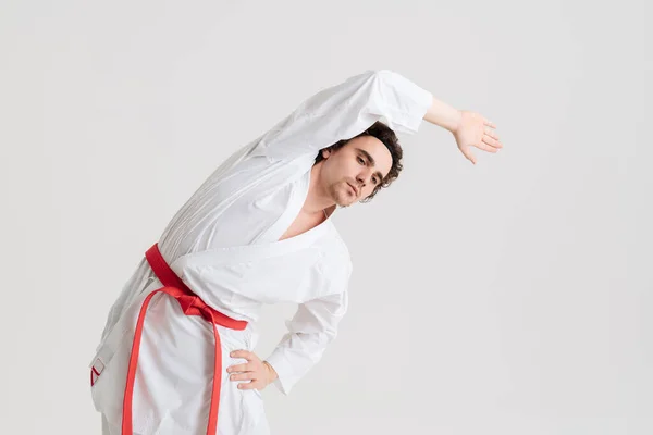 Junge Kaukasische Sportler Kimono Praxis Karate Isoliert Über Weißem Hintergrund — Stockfoto