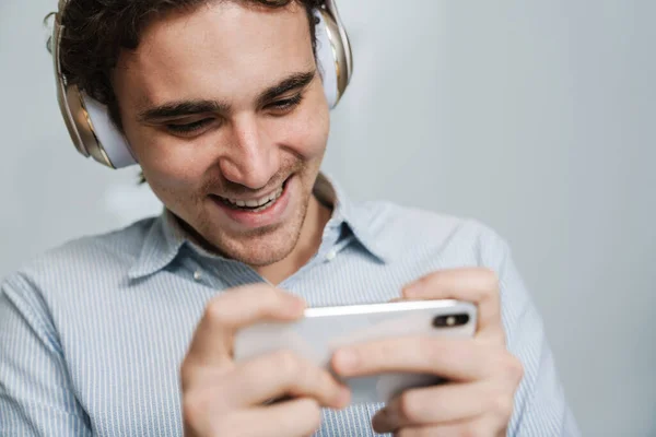 Caucasian Young Businessman Headphones Using Cellphone While Working Office — Stock Photo, Image