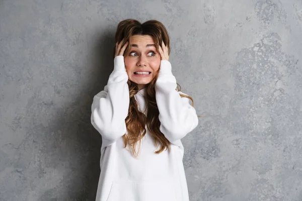 Retrato Una Alegre Joven Muy Excitada Ropa Casual Posando Aislada — Foto de Stock