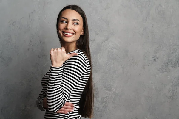 Lycklig Kvinna Pekar Sidan Över Isolerad Bakgrund — Stockfoto