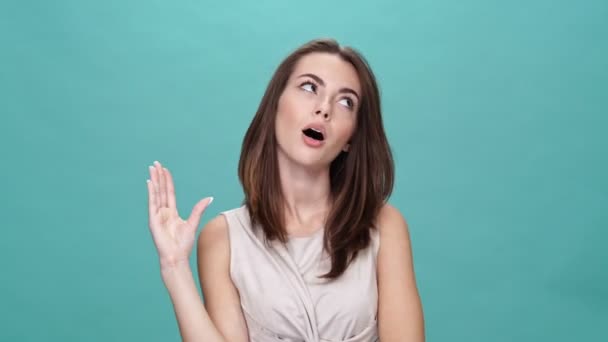 Young Brunette Woman Shirt Showing Blah Blah Sign Looking Camera — Stock Video
