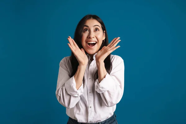 Aufgeregt Schön Asiatisch Mädchen Expressing Surprise Camera Isolated Über Blue — Stockfoto