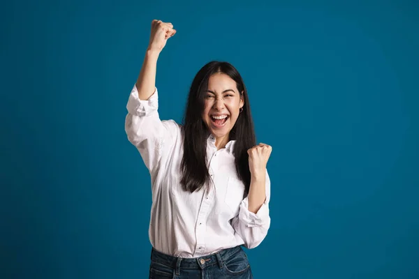 Salido Asiático Chica Haciendo Ganador Gesto Gritando Aislado Sobre Azul —  Fotos de Stock