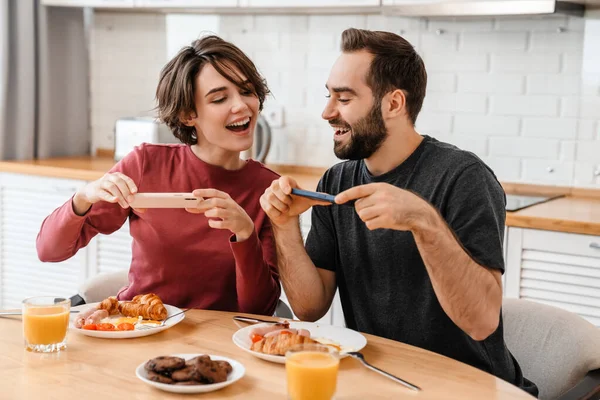 Portrait Young Caucasian Couple Taking Photo Cellphone While Having Breakfast — Stock Photo, Image