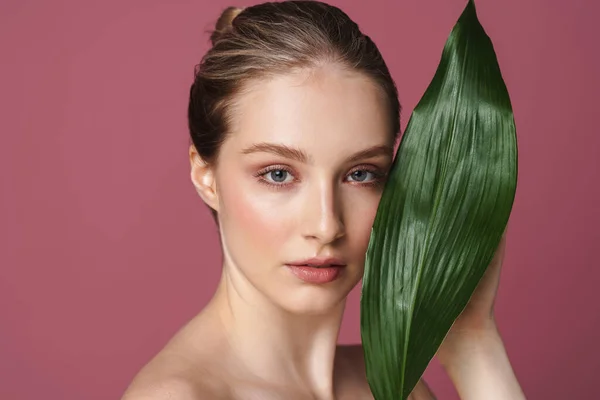 Beauty Portrait Attractive Young Woman Posing Green Leaf Isolated Pink — Stock Photo, Image