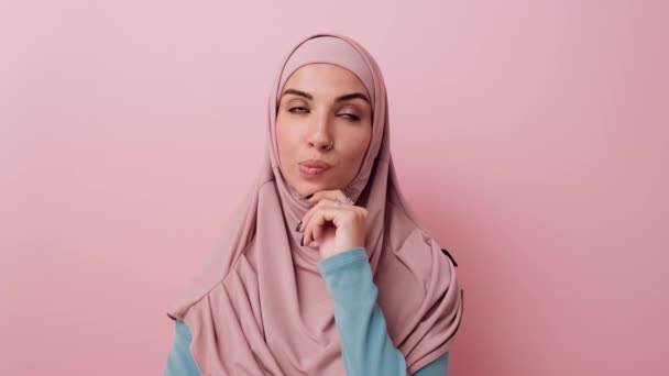 Beautiful Arabian Woman Thinking Something Standing Isolated Pink Wall Studio — 图库视频影像