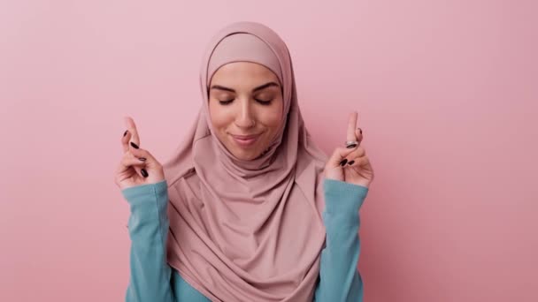 Positive Arabian Woman Crossing Her Fingers While Making Wish Standing — 图库视频影像