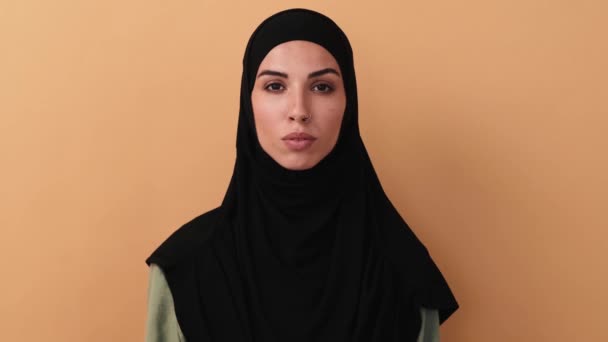 Close View Serious Arabian Woman Wearing Black Hijab Raising Her — 图库视频影像